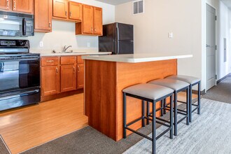 Element Student Apartments in Whitewater, WI - Foto de edificio - Building Photo