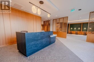 2495 Eglinton Ave W in Mississauga, ON - Building Photo - Building Photo