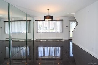 223 Chestnut Ave in East Meadow, NY - Building Photo - Building Photo