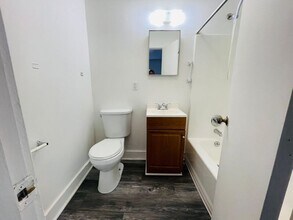 517 W Maple Ave in Independence, MO - Building Photo - Building Photo