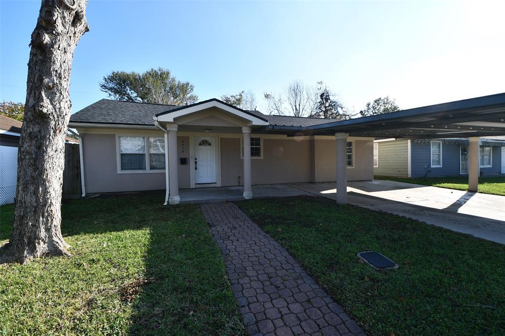 2418 Huntington Dr in Pasadena, TX - Foto de edificio