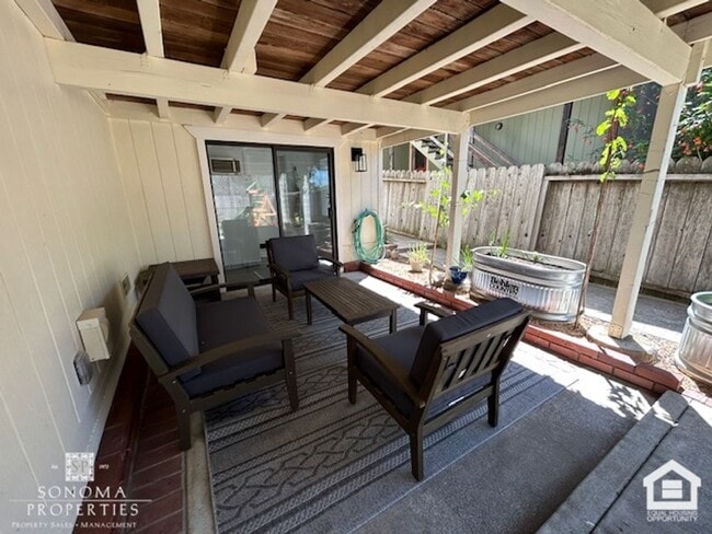 897 Los Robles Dr in Sonoma, CA - Building Photo - Building Photo