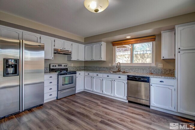 7513 Cumberland Cir in Reno, NV - Building Photo - Building Photo