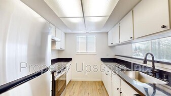 1197 Lancers Ln in Redding, CA - Building Photo