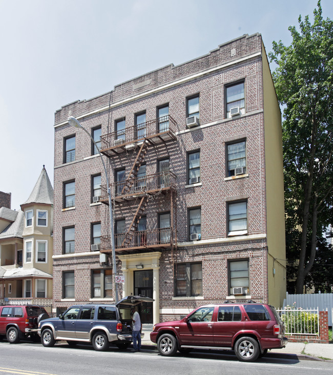 2500 Bedford Ave in Brooklyn, NY - Building Photo - Building Photo