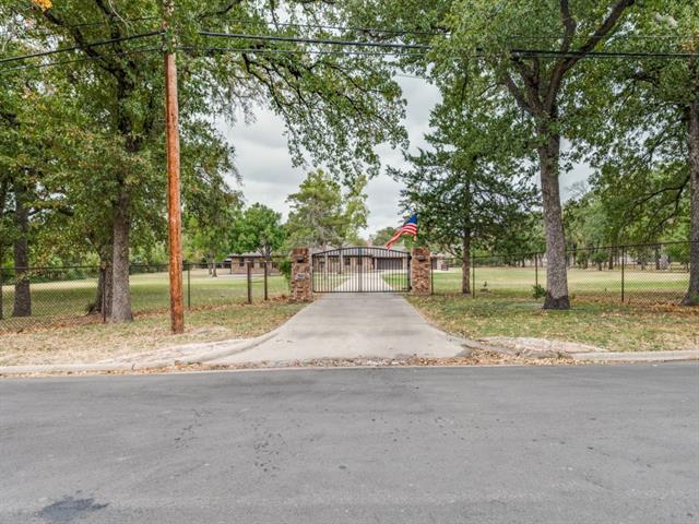 5826 Black Oak Ln in River Oaks, TX - Building Photo