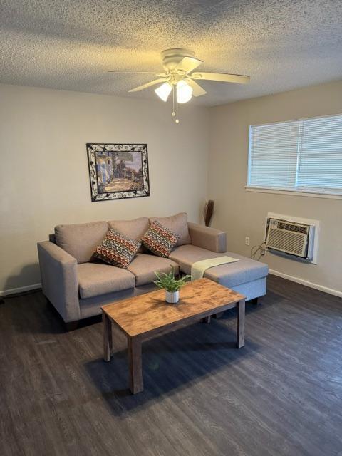 7410 Quaker Ave in Lubbock, TX - Building Photo