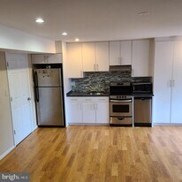 107 Oak Shade Rd in Gaithersburg, MD - Building Photo