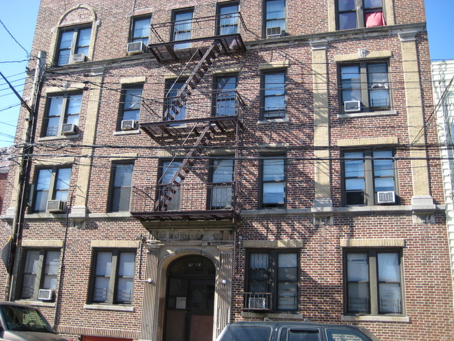 35-20 97th St in Flushing, NY - Building Photo - Building Photo