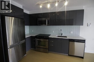 1325 Rolston St in Vancouver, BC - Building Photo - Building Photo