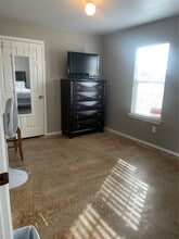 363 N Rife St in Aransas Pass, TX - Foto de edificio - Building Photo