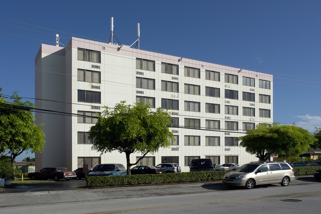 Palm Springs Villas in Hialeah, FL - Foto de edificio