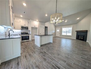 9 Langholm Cir in Bella Vista, AR - Building Photo - Building Photo