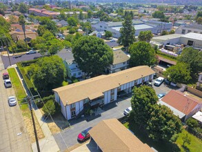 208 E Santa Barbara St in Santa Paula, CA - Building Photo - Building Photo