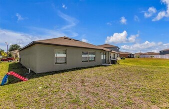 10357 Scarlet Skimmer Dr in Riverview, FL - Foto de edificio - Building Photo