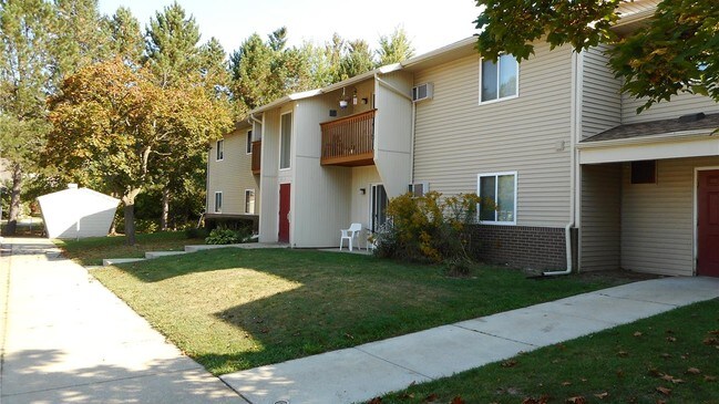 580 N Main St-Unit -B-06 in Almont, MI - Building Photo - Building Photo