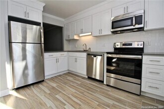 5 Glen St in Greenwich, CT - Building Photo - Building Photo