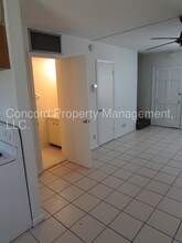 1505 SW 2nd St-Unit -206 in Fort Lauderdale, FL - Foto de edificio - Building Photo