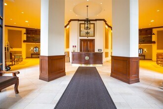 1 Bay Club Dr in Queens, NY - Building Photo - Building Photo