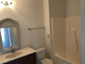 4301 Colindale Rd, Unit 302 in Chesapeake, VA - Building Photo - Building Photo