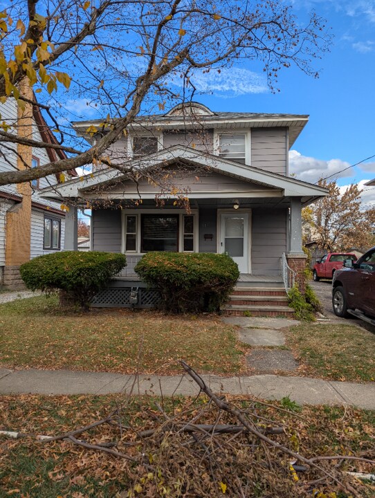 617 Dewey Ave in Elyria, OH - Building Photo