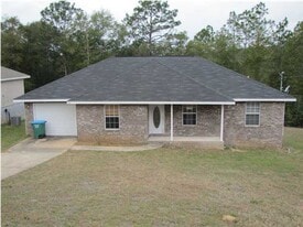 301 Lakeview Dr in Crestview, FL - Building Photo