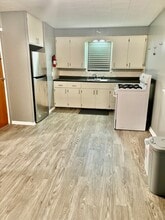 321 S 8th St, Unit 1 in Burlington, IA - Building Photo - Building Photo