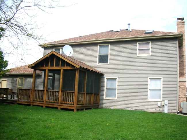 5811 Constitution Ave in Gurnee, IL - Building Photo - Building Photo