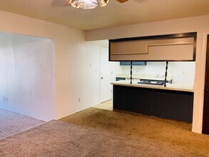 3106 W Swain Rd in Stockton, CA - Building Photo - Building Photo
