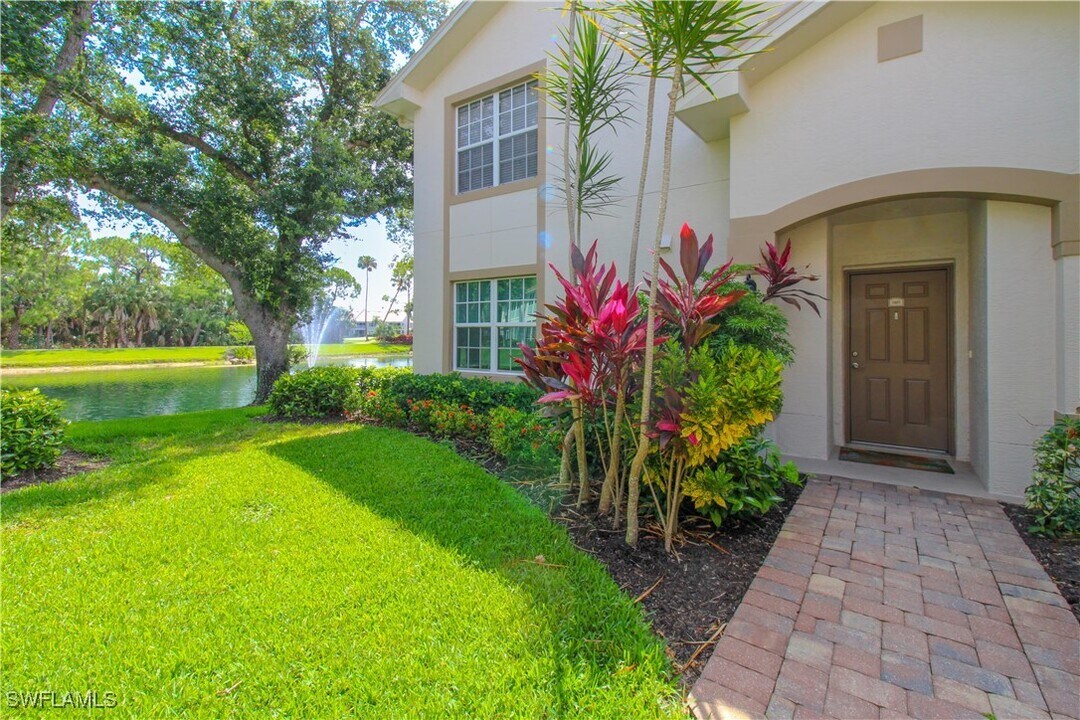 5632 Whisperwood Blvd in Naples, FL - Building Photo