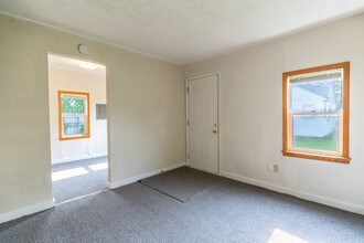 2818 Hanson St in Rockford, IL - Building Photo - Building Photo