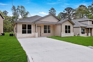 16502 Piper Ln in Montgomery, TX - Building Photo