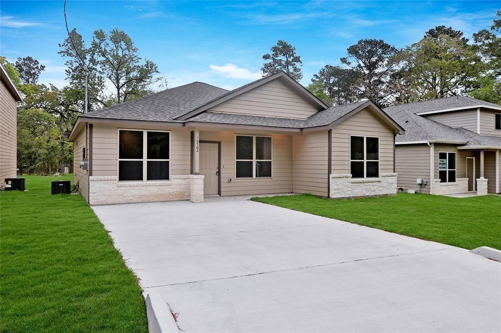 16502 Piper Ln in Montgomery, TX - Building Photo