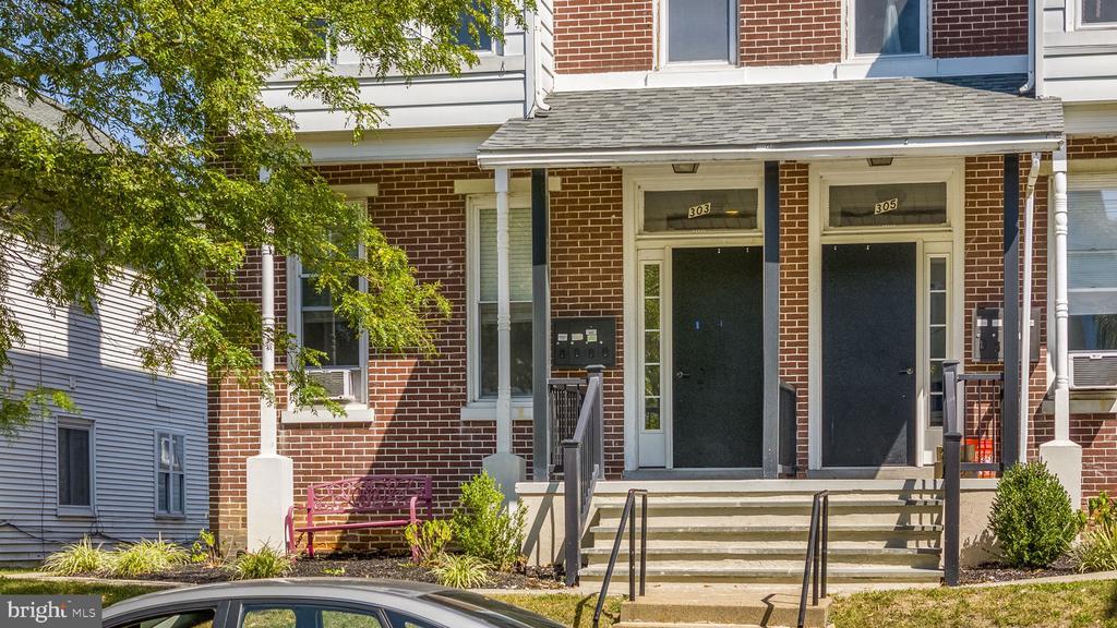 303 S Main St in Phoenixville, PA - Building Photo