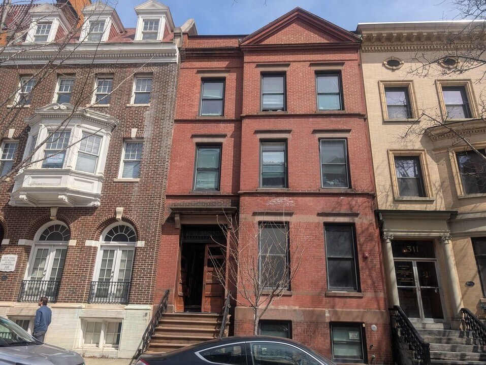 313 State St in Albany, NY - Building Photo