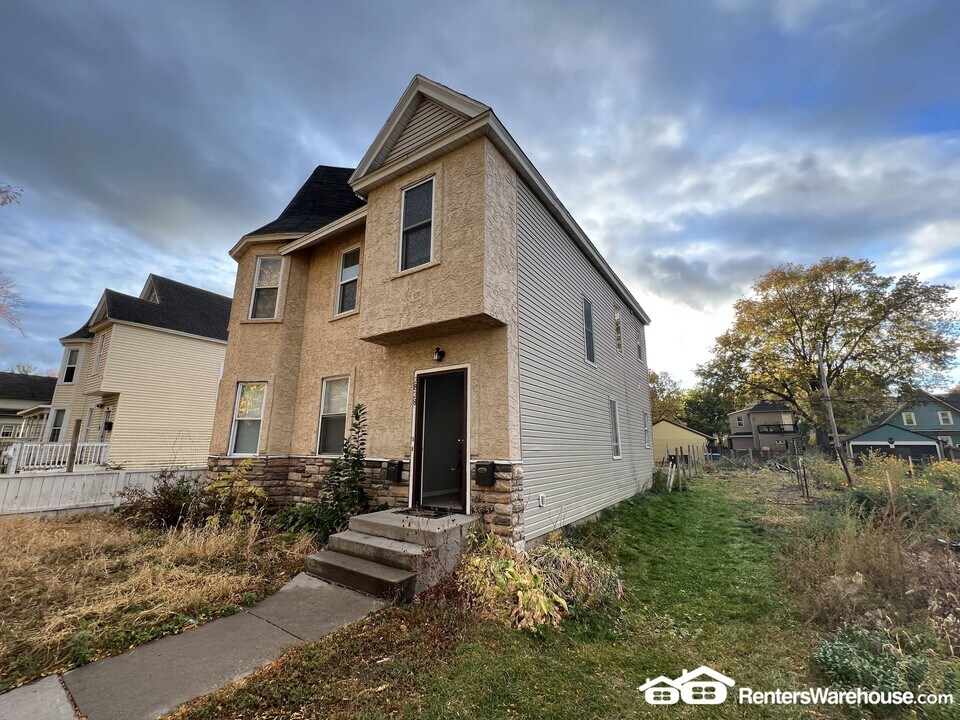 2828 15th Ave S in Minneapolis, MN - Building Photo