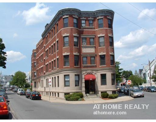 100 Linden St in Boston, MA - Building Photo