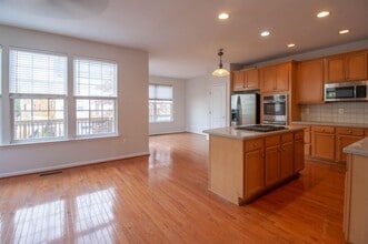 12681 Heron Ridge Dr in Fairfax, VA - Foto de edificio - Building Photo