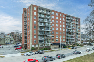 Executive House in Worcester, MA - Foto de edificio - Primary Photo