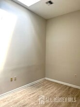 17 New St in Metuchen, NJ - Building Photo - Building Photo