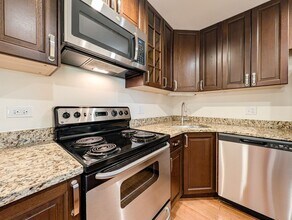 1091 Rodenburg Rd in Roselle, IL - Building Photo - Building Photo