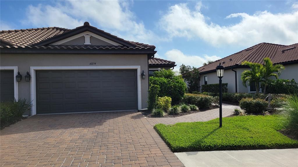 10254 Morning Mist Ln in Sarasota, FL - Building Photo
