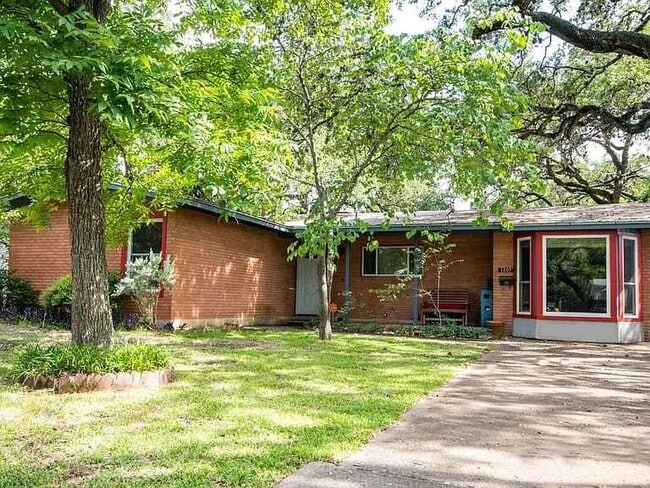 property at 1207 Fieldcrest Dr