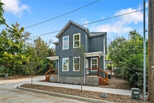 588 N Willow Ave in Fayetteville, AR - Building Photo