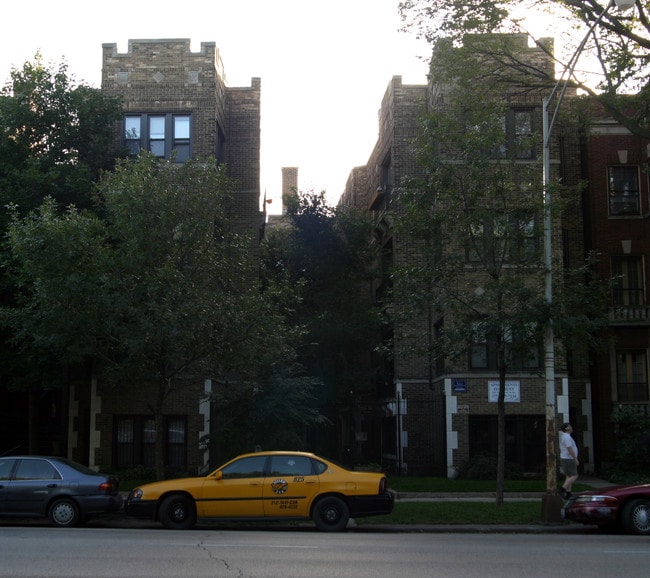 7725-7729 North Sheridan Road in Chicago, IL - Foto de edificio - Building Photo