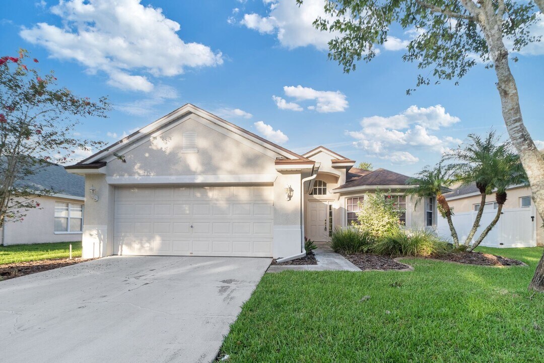19119 Dove Creek Dr in Tampa, FL - Building Photo