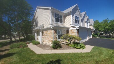 2910 Ashling Ct in Schaumburg, IL - Building Photo - Building Photo