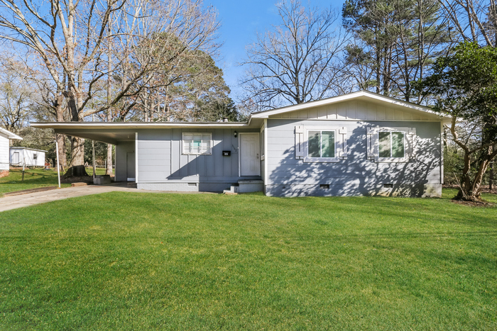 3162 Oak Forest Dr in Jackson, MS - Building Photo