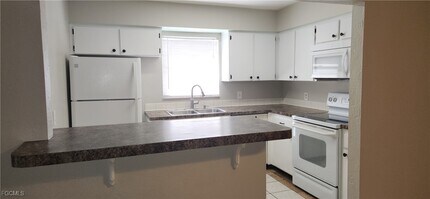 3609 SE 9th Pl in Cape Coral, FL - Building Photo - Building Photo