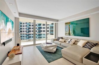 5151 Collins Ave, Unit 1125 in Miami, FL - Building Photo - Building Photo